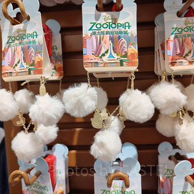 上海ディズニーズートピアグッズ：ベルウェザーのボンボン付アクセサリー