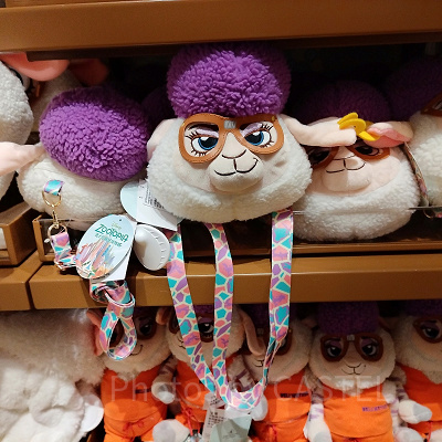 上海ディズニーズートピアグッズ：ベルウェザーのポーチ