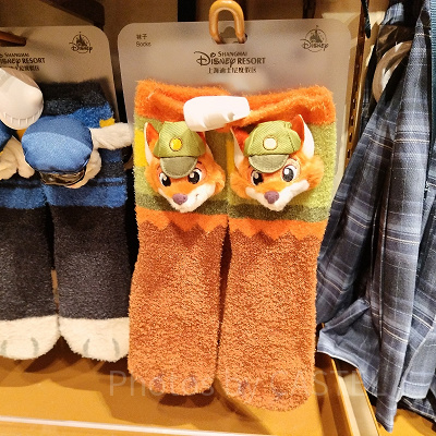 上海ディズニーズートピアグッズ：ニックのぬいぐるみ付靴下
