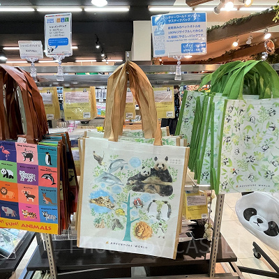 ショッピングバッグ　Sサイズ（左）リサイクルエコバッグLサイズ（中央）Sサイズ（右）