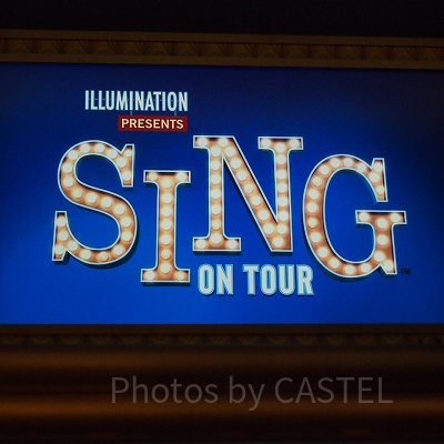 SING ON TOURの看板