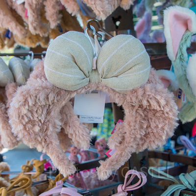 ちょっぴりピンク色のフワモコカチューシャ♡