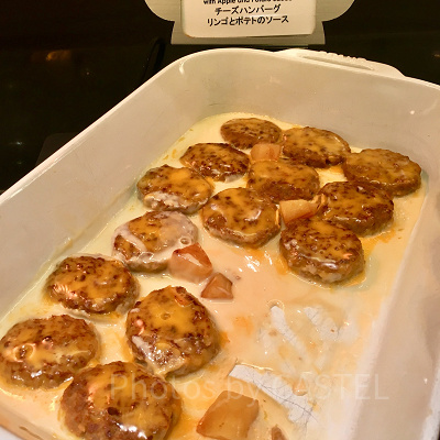 ほんのり甘いリンゴのソースが美味