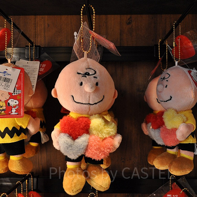 スヌーピー「A Love of Your Own」ぬいぐるみキーチェーン（チャーリーブラウン）