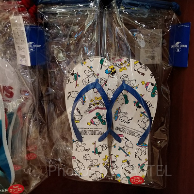 スヌーピーの総柄ビーチサンダル