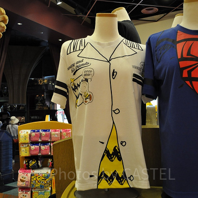 スヌーピー「VINTAGE PEANUTS」モノトーンTシャツ（左）