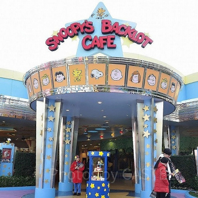 スヌーピーのバックロットカフェ