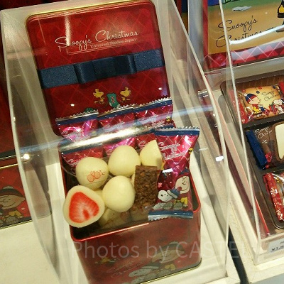 スヌーピーのクリスマス限定チョコアソートはパッケージにリボンが（2018年）