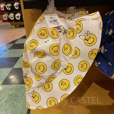 スヌーピーのリバーシブルバケットハット（表）