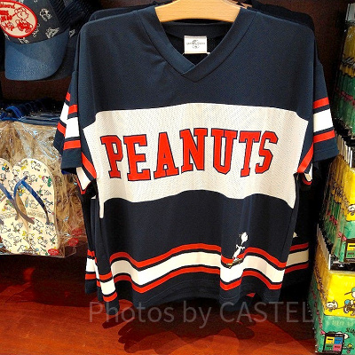 スヌーピーの夏グッズ「JOE SKATEBOARD」Vネックトップス