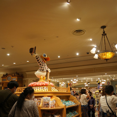 お土産ショップは入店制限があります