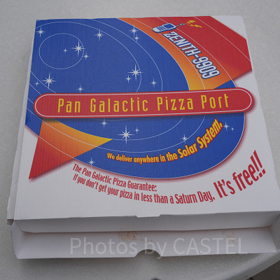 宇宙っぽいピザのパッケージ