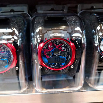 スパイダーマンのアメコミ風腕時計