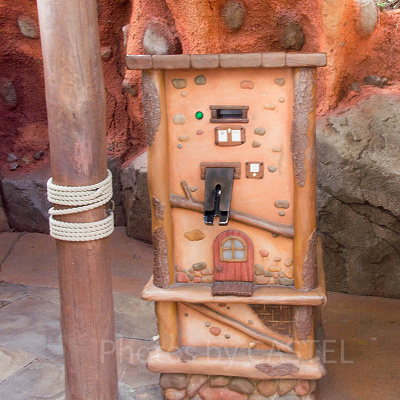 スプラッシュ・マウンテンのファストパス発券機