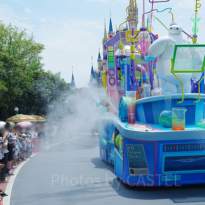 ベイマックスのミッション・クールダウンでミストをまく様子（2023年撮影）