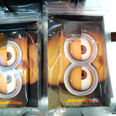 たたずむ女性スマートフォンケース