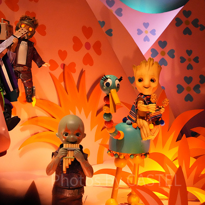 スター・ロードとドラックス(イッツ・ア・スモールワールドwithグルート)