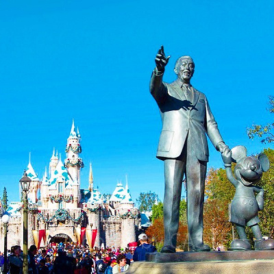 ウォルト・ディズニーの像