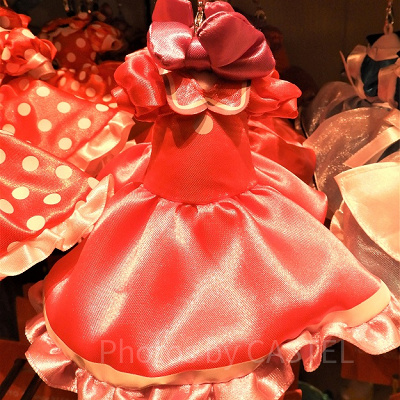 デイジーのドレスをイメージしたストラップ