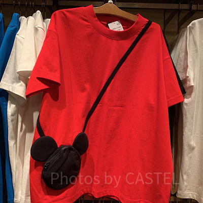 ショルダーバッグ風ポケット付きTシャツ（レッド）