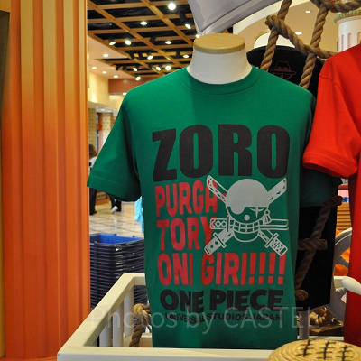 ゾロのロゴ入りTシャツ三刀流「鬼斬り」