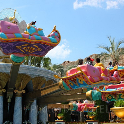 空飛ぶ絨毯に乗って空中散歩