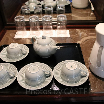 「アットホーム・ルーム」の急須と給湯ポット