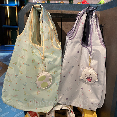 テレサのエコバッグ（写真右）