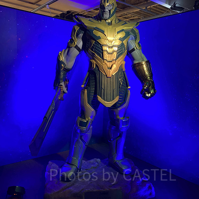 ガントレットをはめたサノス