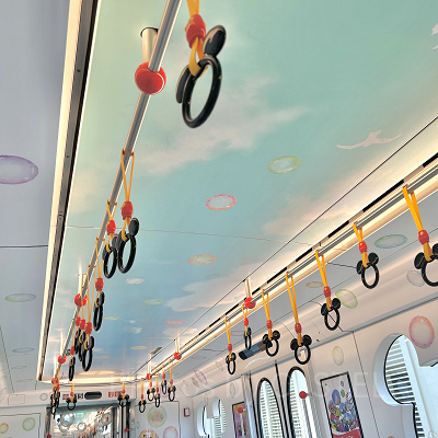 天井には青空が！（カラフルハピネスライナー）