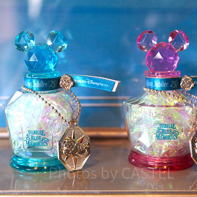 ボトルはブルーとピンクの2種類