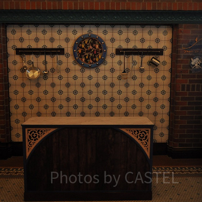 右に写っている明るい扉が出口/サンジの海賊レストラン2019