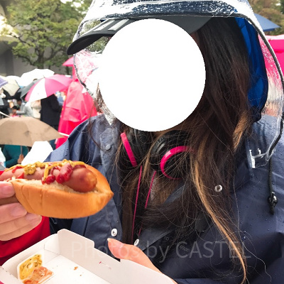 帽子のツバが便利！