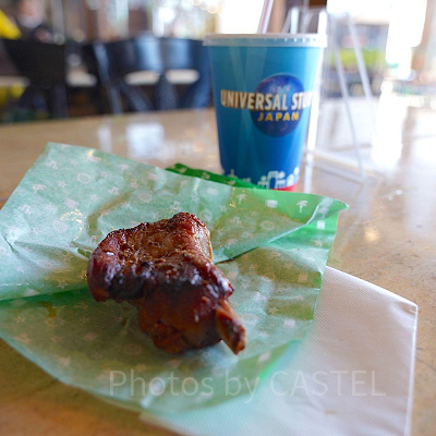 ポークリブを販売しているカートはジュラシックパークエリア