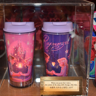 お湯をいれるとデザインが変化します！