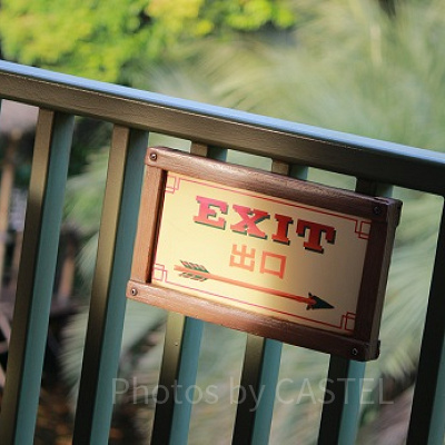 出口の矢印は、まさに矢の形。インディアンが使用している矢なのでしょうか。