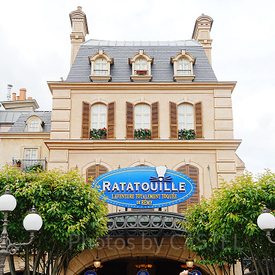 アトラクションの外観がフランスらしくて素敵！