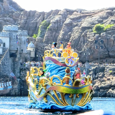 ミッキーたちの乗るフロート