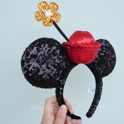 帽子は立体感あり