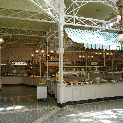 おしゃれな内観のクリスタルパレス・レストラン