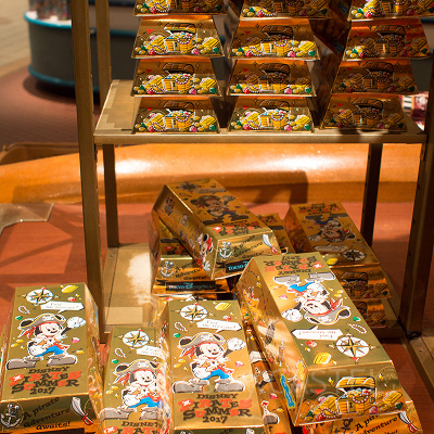 お菓子パッケージは金塊風