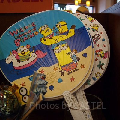 「MINIONS SUMMER」シリーズの団扇は2種類