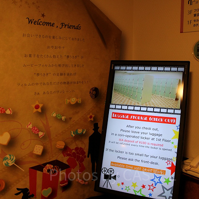 エレベーターホールにも物語の案内人がいます