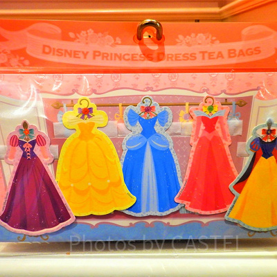 ドレスの裏にティーバッグが！