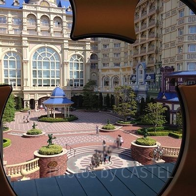 ディズニーリゾートラインから見える東京ディズニーランドホテル