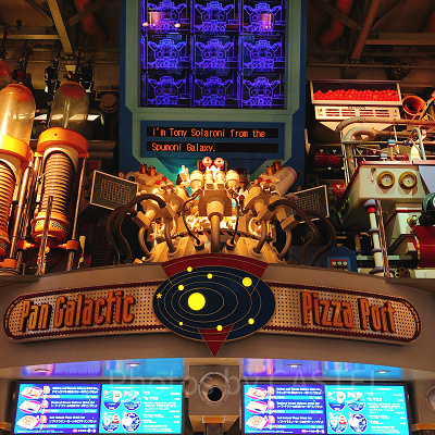 ついにスプモーニ・ギャラクシーから追い出されたトニー・ソラローニ店長