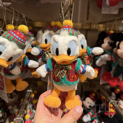 トイズワンダラスクリスマス ドナルドぬいぐるみバッジ(クリスマスグッズ2025)