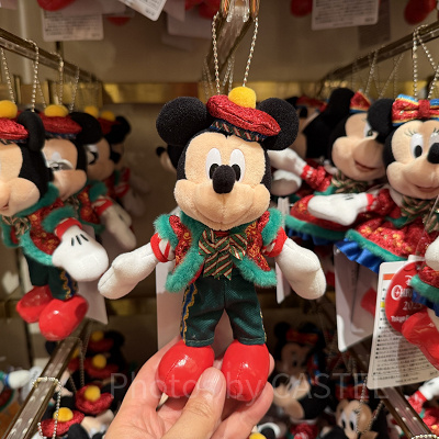 トイズワンダラスクリスマス ミッキーぬいぐるみバッジ(クリスマスグッズ2025)