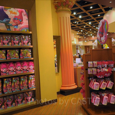 「トロールズ」グッズ販売コーナー（ロデオドライブ・スーベニア）