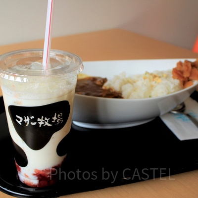 つぶつぶいちご牛乳と鹿野山特製ビーフカレー